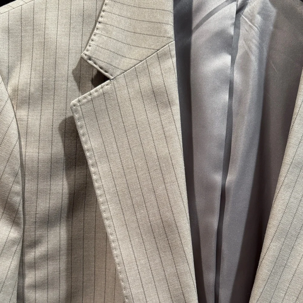Banana Republic Tailored Fit Suit - Picture 4 of 7